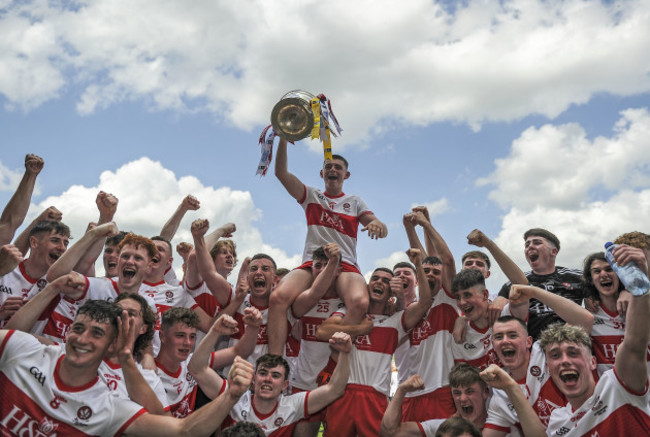 matthew-downey-and-team-mates-celebrate