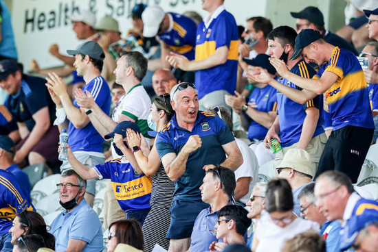 tipperary-fans-celebrate-a-goal