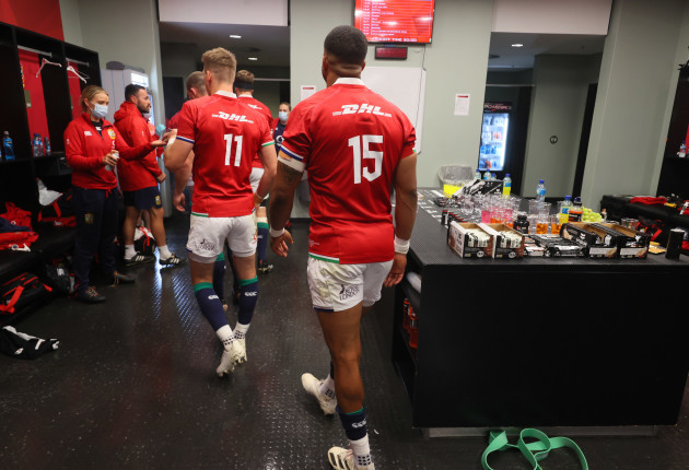 anthony-watson-leaves-the-dressing-room