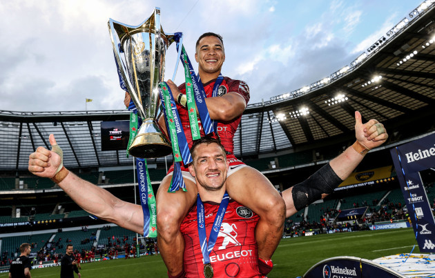 cheslin-kolbe-and-rynhardt-elstadt-celebrate-with-the-heineken-champions-cup-trophy