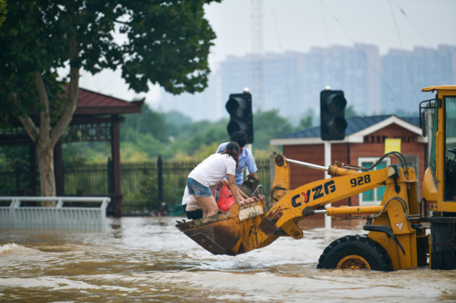 evacuation-at-zhengzhou-flooded-area