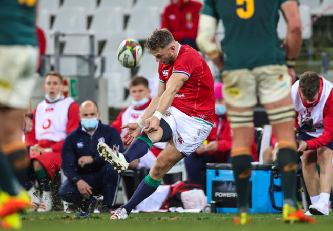 dan-biggar-takes-a-kick