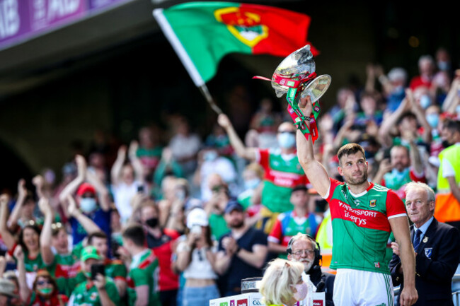 aidan-oshea-lifts-the-j-j-nestor-cup-as-mayo-are-connacht-champions