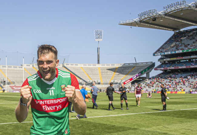 aidan-oshea-celebrates-after-the-game