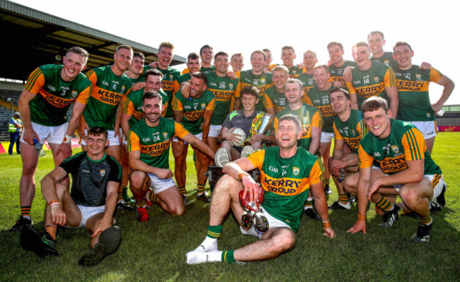 kerry-celebrate-with-the-trophy