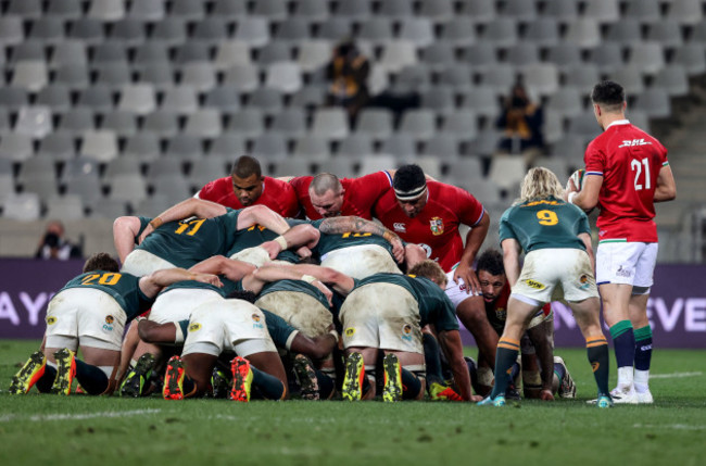 kyle-sinckler-ken-owens-and-mako-vunipola-setup-for-a-scrum