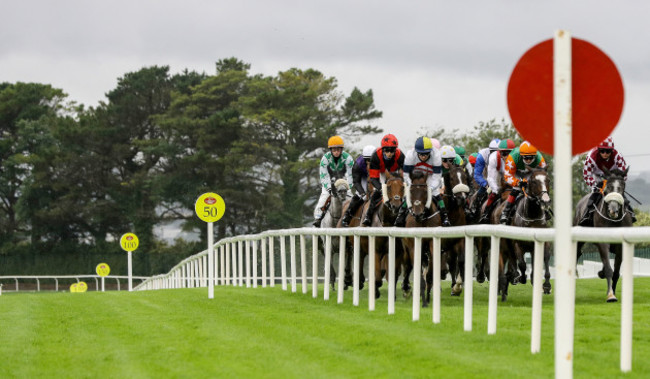 runners-and-riders-pass-the-finish-line-on-the-first-circuit