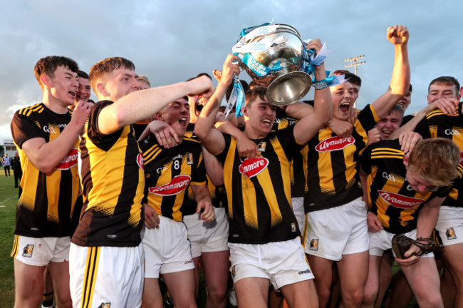 kilkenny-celebrate-with-the-trophy