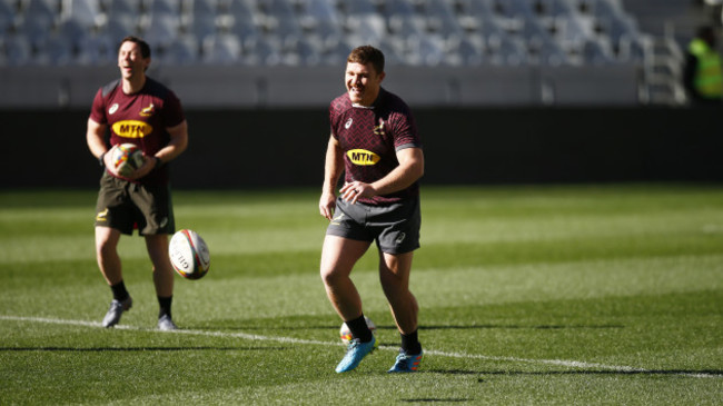 south-africa-captains-run-cape-town-stadium