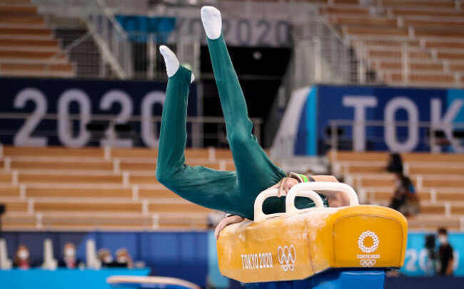 rhys-mcclenaghan-falls-during-his-performance-in-the-mens-pommel-final