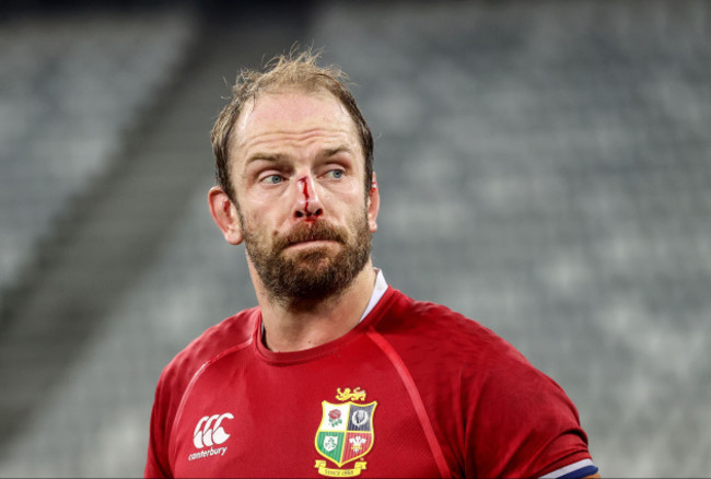 alun-wyn-jones-dejected-after-the-game