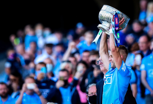 jonny-cooper-lifts-the-delaney-cup-for-dublin-as-leinster-champions