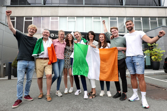 eimear-lambe-celebrates-with-family-after-arriving-to-dublin-airport