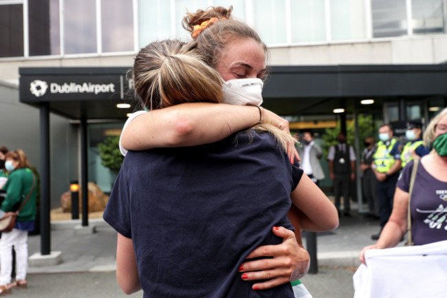 eimear-lambe-celebrates-with-family-after-arriving-to-dublin-airport