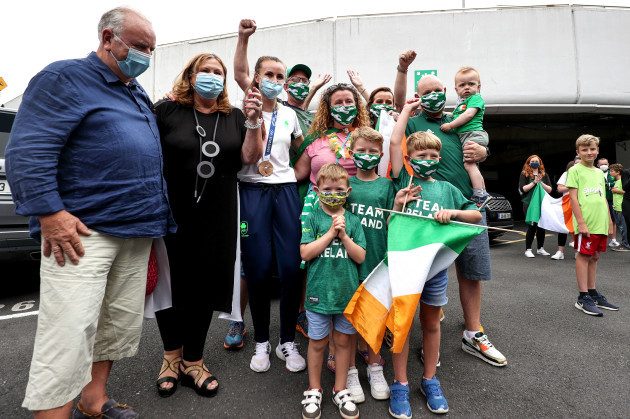 aifric-keogh-celebrates-with-family-after-arriving-to-dublin-airport