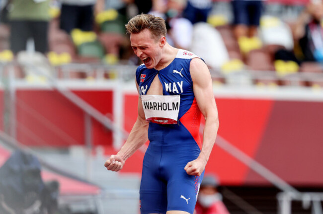 karsten-warholm-celebrates-winning