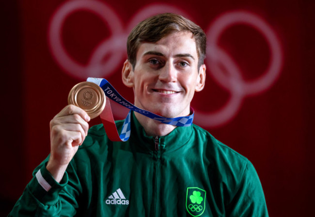 aidan-walsh-celebrates-with-his-bronze-medal