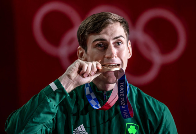 aidan-walsh-celebrates-with-his-bronze-medal