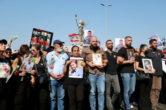 beirut-lebanon-04th-aug-2021-families-of-victims-gather-at-the-port-for-the-first-anniversary-of-the-blast-beirut-lebanon-on-august-4-2021-the-terrible-explosion-of-the-port-of-beirut-occurre