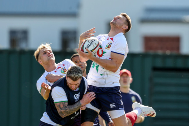 dan-biggar-with-duhan-van-der-merwe-and-stuart-hogg