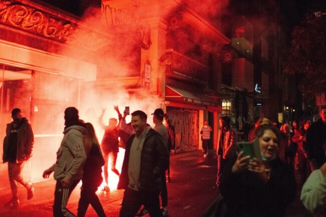 melbourne-australia-5th-august-2021-anti-lockdown-protesters-illuminated-by-the-light-from-a-phosphorus-flare-unhappy-at-the-recent-announcement-that-victorias-sixth-lockdown-would-commence-later