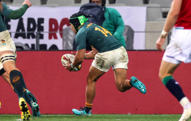 cheslin-kolbe-scores-their-first-try