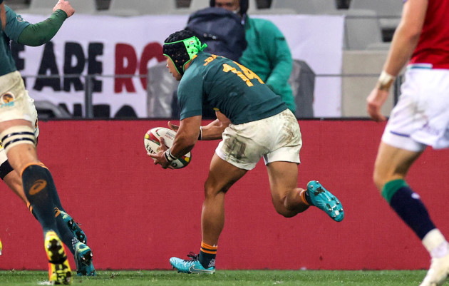 cheslin-kolbe-scores-their-first-try