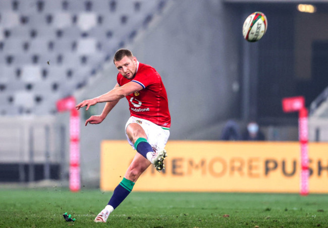 finn-russell-kicks-a-penalty-to-level-the-scores-at-13-13