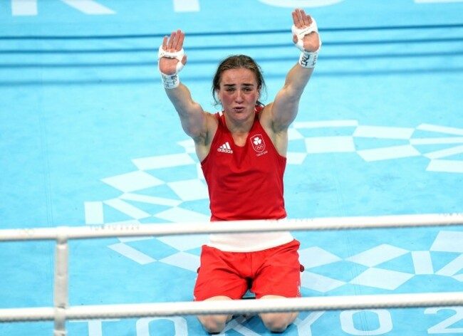 irelands-kellie-anne-harrington-celebrates-winning-gold-against-brazils-beatriz-ferreira-after-the-womens-light-57-60kg-final-bout-at-the-kokugikan-arena-on-the-sixteenth-day-of-the-tokyo-2020-ol