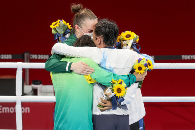 beatriz-ferreira-with-kellie-harrington-mira-potkonen-and-sudaporn-seesondee-celebrate-on-the-podium