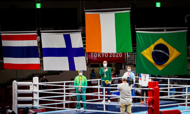 kellie-harrington-stands-on-the-podium-with-her-gold-medal-during-the-national-anthem