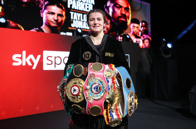 katie-taylor-celebrates-after-her-victory