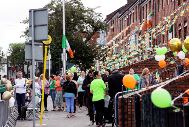 crowds-gather-around-portland-row-ahead-of-kellie-harringtons-arrival