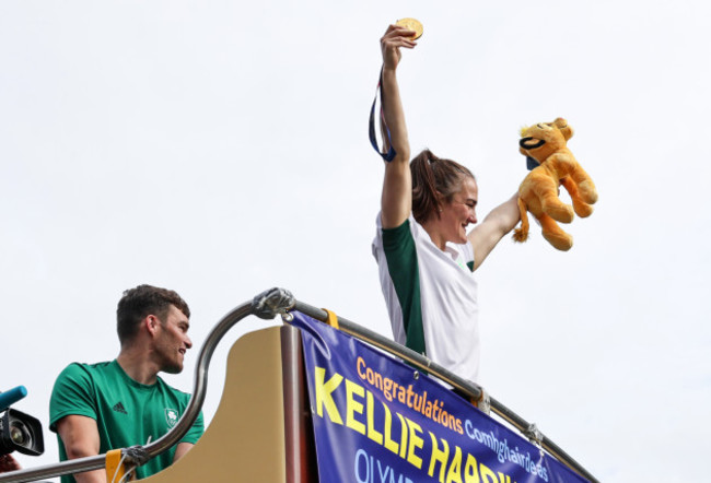 kellie-harrington-on-the-open-top-bus