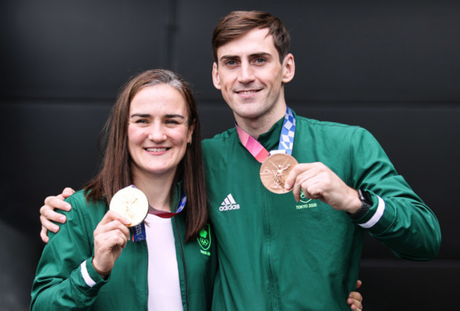 kellie-harrington-with-her-gold-medal-and-aidan-walsh-with-his-bronze-medal