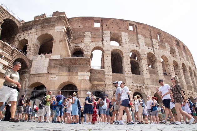 rome-italy-10th-aug-2021-tourists-queuing-to-enter-colosseum-in-rome-on-a-hot-summer-day-photo-by-matteo-nardonepacific-press-credit-pacific-press-media-production-corp-alamy-live-news