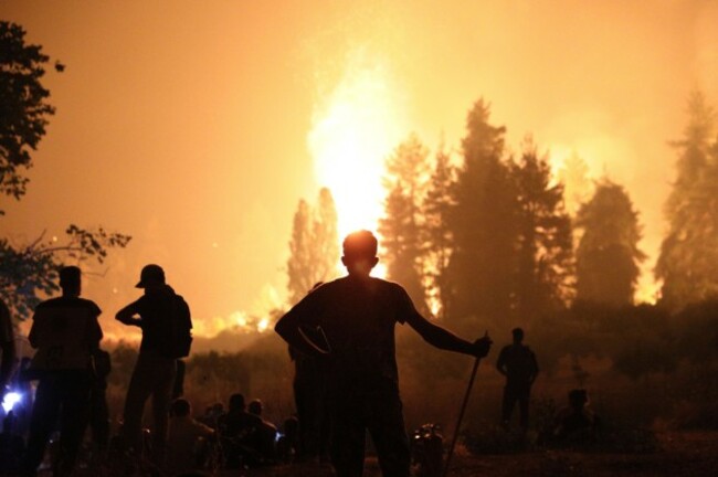 greece-euboa-island-09082021-greece-euboa-island-fire-in-kamatriades-in-the-north-of-the-greek-island-of-euboa-evia-firefighters-and-residents-in-the-north-of-the-greek-island-of-evia-are