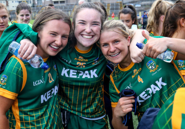 aoife-farrell-meadbh-byrne-and-katie-newe-celebrate-their-win