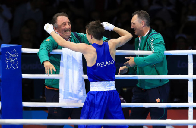 michael-conlan-celebrates-with-coach-billy-walsh-and-coach-zaur-anita