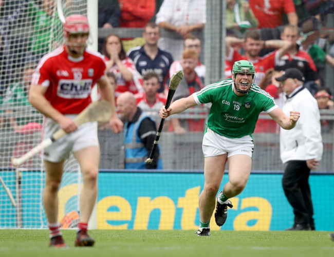 shane-dowling-celebrates-a-goal