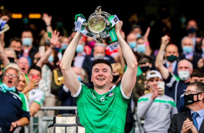 declan-hannon-lifts-the-liam-mccarthy-cup