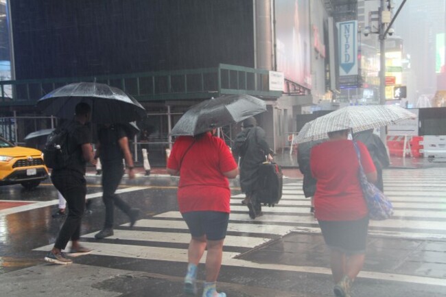 new-york-usa-22nd-aug-2021-new-hurricane-henri-causes-heavy-rainfall-and-damages-at-times-square-august-22-2021-new-york-usa-the-hurricane-henri-with-about-75-mph-with-dangerous-storm-surg