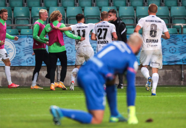 alan-mannus-dejected-as-rauno-sappinen-celebrates-scoring-their-third-goal-with-teammates