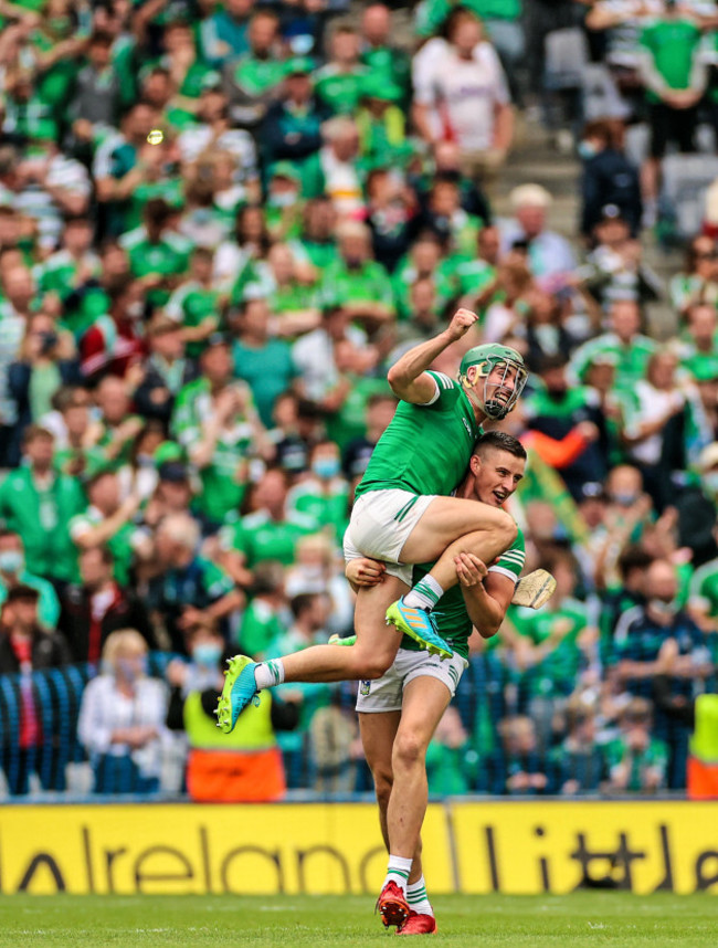 sean-finn-celebrates-at-the-final-whistle-with-gearoid-hegarty