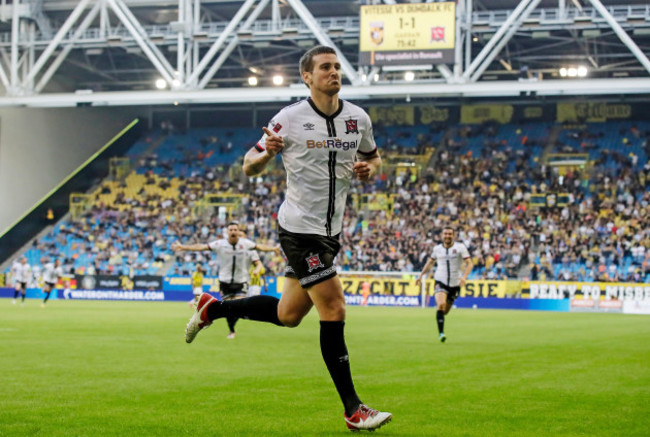 patrick-mceleney-celebrates-after-scoring-a-goal