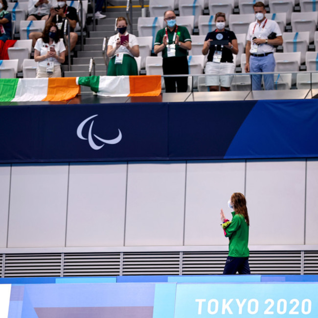 ellen-keane-celebrates-with-members-of-the-irish-paralympic-team-after-winning-a-gold-medal