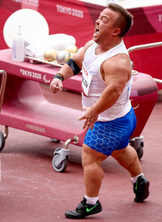 denis-gnezdilov-celebrates-winning-on-his-last-throw