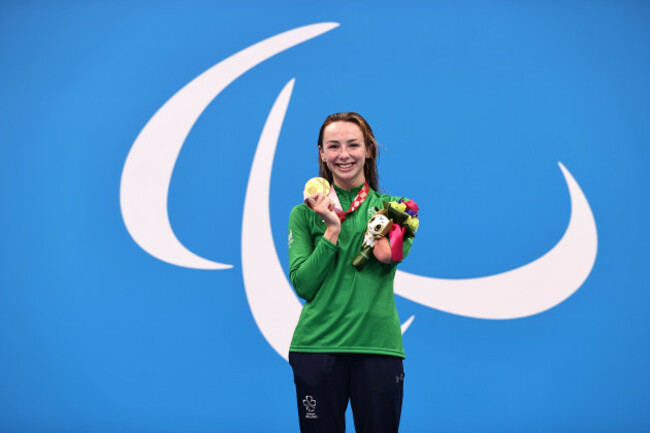 ellen-keane-celebrates-winning-a-gold-medal