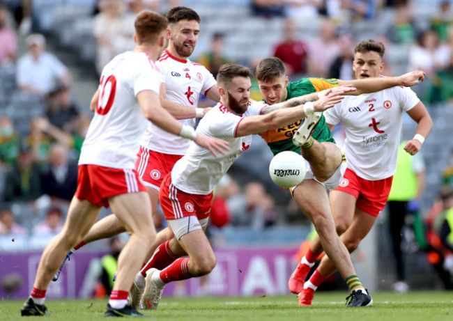 conor-meyler-padraig-hamspey-ronan-mcnamee-and-michael-mckernan-tackle-adrian-spillane