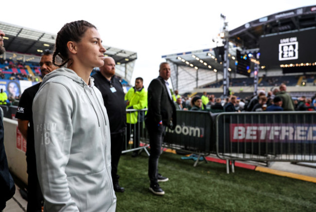 katie-taylor-arrives-at-emerald-headingley-stadium